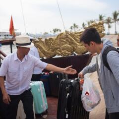 Отель Golden Star Cruise городской автобус