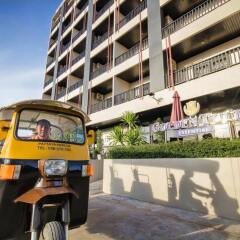 Отель Golden Tulip Essential Pattaya парковка