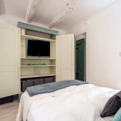 Апартаменты Boutique studio with amazing location комната для гостей