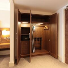 Amba Hotel Marble Arch сейф в номере