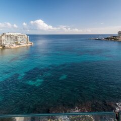 Отель Saint Julian's - Spinola Bay Apartment Мальта, Сан Джулианс - отзывы, цены и фото номеров - забронировать отель Saint Julian's - Spinola Bay Apartment онлайн пляж