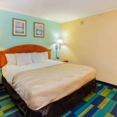 Отель Comfort Inn and Suites Resort Cocoa Beach США, Какао-Бич - отзывы, цены и фото номеров - забронировать отель Comfort Inn and Suites Resort Cocoa Beach онлайн комната для гостей