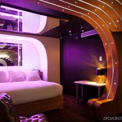 Seven Hotel Paris развлечения