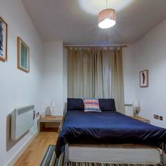 Отель Spacious 1 Bedroom Flat for 2 in Manchester Великобритания, Манчестер - отзывы, цены и фото номеров - забронировать отель Spacious 1 Bedroom Flat for 2 in Manchester онлайн комната для гостей