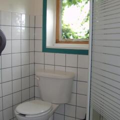 Отель C&N Backpackers Hostel Vancouver Канада, Ванкувер - отзывы, цены и фото номеров - забронировать отель C&N Backpackers Hostel Vancouver онлайн ванная