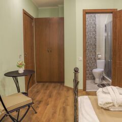 Отель Мини-Отель Onegin Rooms Грузия, Тбилиси - 1 отзыв об отеле, цены и фото номеров - забронировать отель Мини-Отель Onegin Rooms онлайн комната для гостей фото 5