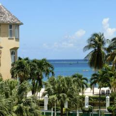 Отель Sandcastles Jamaica Beach Resort пляж