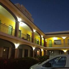 Hotel Plaza Los Dorados парковка