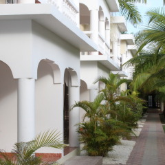 Отель Zanzi Beach Resort фото 2