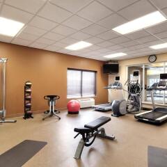 Отель Hilton Garden Inn Akron Canton Airport фитнесс-зал