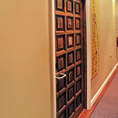 Отель Culture Crossroads Inn сейф в номере