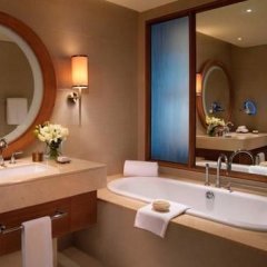 Отель Anantara Eastern Mangroves Abu Dhabi ОАЭ, Абу-Даби - 1 отзыв об отеле, цены и фото номеров - забронировать отель Anantara Eastern Mangroves Abu Dhabi онлайн ванная