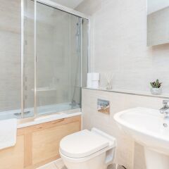 Отель Spectacular Strand Two Bed Apartment Великобритания, Лондон - отзывы, цены и фото номеров - забронировать отель Spectacular Strand Two Bed Apartment онлайн ванная фото 2