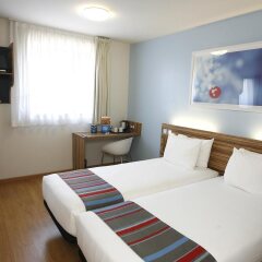 Отель Travelodge Barcelona Poblenou Испания, Барселона - 14 отзывов об отеле, цены и фото номеров - забронировать отель Travelodge Barcelona Poblenou онлайн комната для гостей фото 5