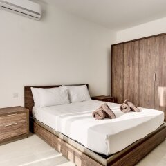 Апартаменты The Village Apartments Буджибба комната для гостей фото 3