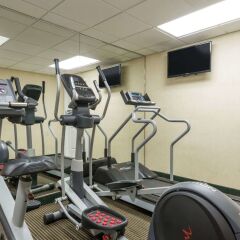 Отель Hawthorn Suites by Wyndham Columbus North США, Колумбус - отзывы, цены и фото номеров - забронировать отель Hawthorn Suites by Wyndham Columbus North онлайн фитнесс-зал фото 3