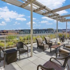 Отель Hilton Garden Inn Washington DC/Georgetown Area США, Вашингтон - отзывы, цены и фото номеров - забронировать отель Hilton Garden Inn Washington DC/Georgetown Area онлайн балкон