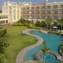 Отель Le Méridien Jaipur Resort & Spa бассейн фото 2
