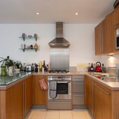 Отель 2 Bedroom Flat In Holloway With Balcony And Courtyard в номере фото 2