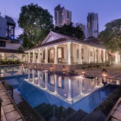 Отель Residence by Uga Escapes бассейн