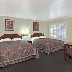 Отель Super 8 North Hollywood Лос-Анджелес комната для гостей