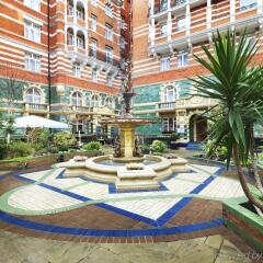 Отель Taj 51 Buckingham Gate, Suites and Residences бассейн