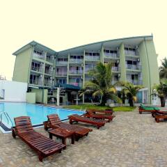 Hikkaduwa Beach Hotel бассейн