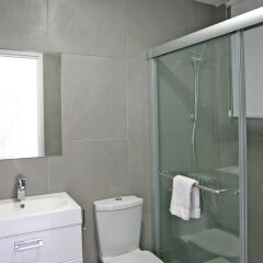 Отель Corina Suites and Apartments Кипр, Лимассол - 1 отзыв об отеле, цены и фото номеров - забронировать отель Corina Suites and Apartments онлайн ванная