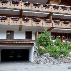 Отель Drive - Three Bedroom Швейцария, Гштад - отзывы, цены и фото номеров - забронировать отель Drive - Three Bedroom онлайн парковка