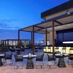 Отель Pullman Dubai Creek City Centre Residences бассейн