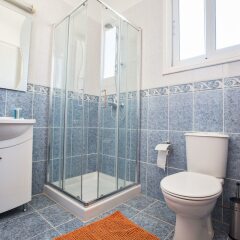 Отель Shaye Frontline Villa Кипр, Протарас - отзывы, цены и фото номеров - забронировать отель Shaye Frontline Villa онлайн ванная