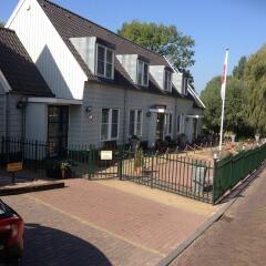 Amsterdam Village Hotel (former Hotel De Oude Taveerne) парковка