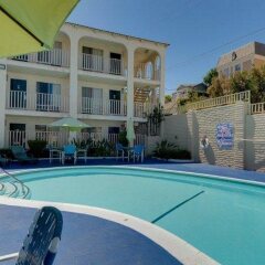 Отель Vagabond Inn San Pedro США, Лос-Анджелес - отзывы, цены и фото номеров - забронировать отель Vagabond Inn San Pedro онлайн бассейн