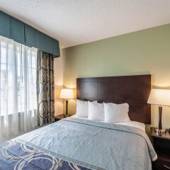 Отель Mainstay Suites Frederick комната для гостей