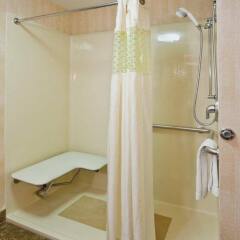 Отель Hampton Inn Niagara Falls, USA США, Ниагара-Фолс - отзывы, цены и фото номеров - забронировать отель Hampton Inn Niagara Falls, USA онлайн ванная