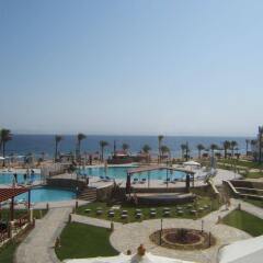 Отель Aquamarine Sun Flower Resort бассейн
