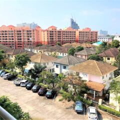 Апартаменты Top Floor Spacious Studio Паттайя парковка