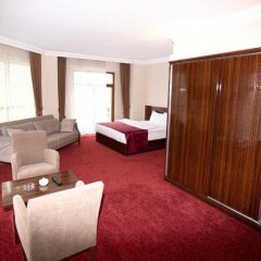 Resmina Hotel фитнесс-зал