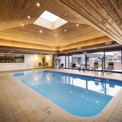 Отель Thompson Hotel & Conference Center Канада, Камлупс - отзывы, цены и фото номеров - забронировать отель Thompson Hotel & Conference Center онлайн бассейн фото 2