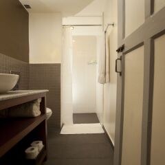 Отель Shambaling Boutique Hotel Непал, Катманду - отзывы, цены и фото номеров - забронировать отель Shambaling Boutique Hotel онлайн ванная