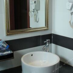 Отель Lotus Business Hostel Китай, Джиангме - отзывы, цены и фото номеров - забронировать отель Lotus Business Hostel онлайн ванная фото 2