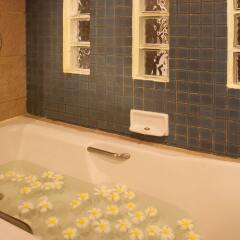 Отель Woraburi Phuket Resort & Spa спа