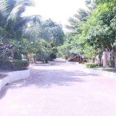 Отель Mandawee Resort & Spa парковка