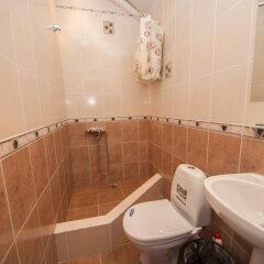 Гостиница Semeiny Guest House в Анапе отзывы, цены и фото номеров - забронировать гостиницу Semeiny Guest House онлайн Анапа ванная