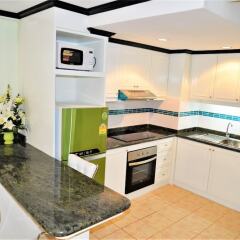 Отель Sleek 1 bed Condo Jomtien Паттайя в номере