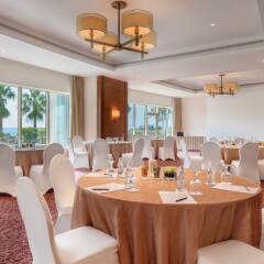 Отель Khalidiya Palace Rayhaan by Rotana, Abu Dhabi