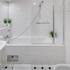 Отель Charles Bridge Premium Apartments Чехия, Прага - отзывы, цены и фото номеров - забронировать отель Charles Bridge Premium Apartments онлайн ванная