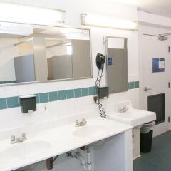 Отель HI Washington DC - Hostel США, Вашингтон - 2 отзыва об отеле, цены и фото номеров - забронировать отель HI Washington DC - Hostel онлайн ванная фото 2