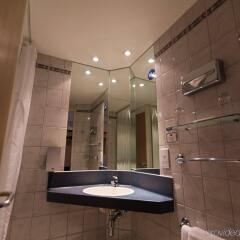 Отель Holiday Inn Express London Stratford ванная фото 2
