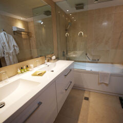 Adams Beach Hotel Deluxe Wing - Только для взрослых ванная